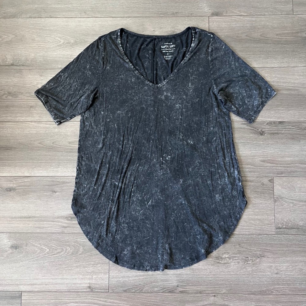 Torrid Super Soft Grey Mineral Wash V-Neck Tunic Tee Size 2 Plus Short Sleeve